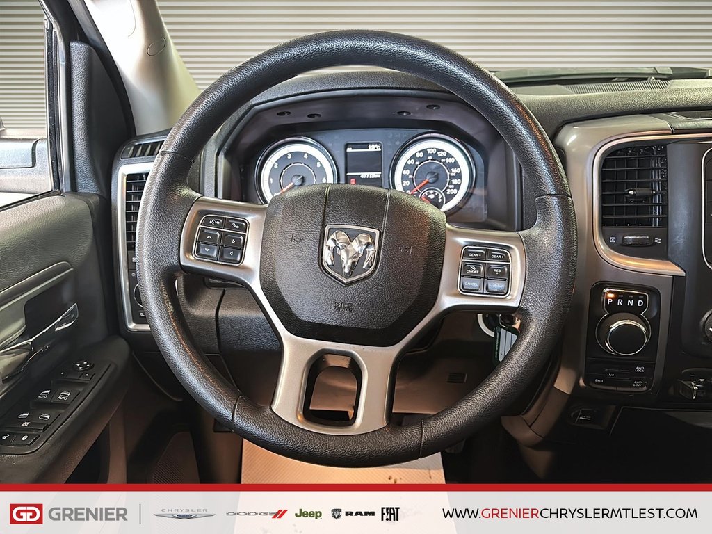 2023 Ram 1500 Classic SLT + 4X4 + CREW CAB + V6 3.6L in Pointe-Aux-Trembles, Quebec - 9 - w1024h768px