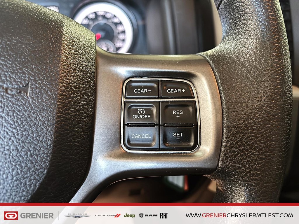 2023 Ram 1500 Classic SLT + 4X4 + CREW CAB + V6 3.6L in Pointe-Aux-Trembles, Quebec - 10 - w1024h768px