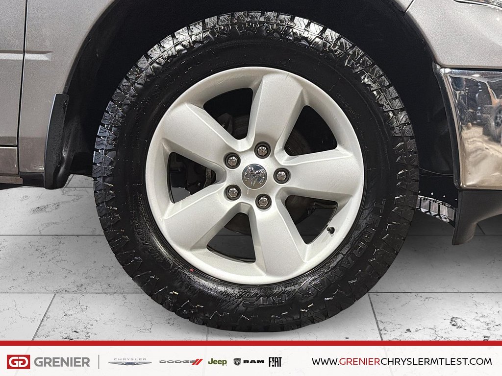 2023 Ram 1500 Classic SLT + 4X4 + CREW CAB + V6 3.6L + in Pointe-Aux-Trembles, Quebec - 7 - w1024h768px