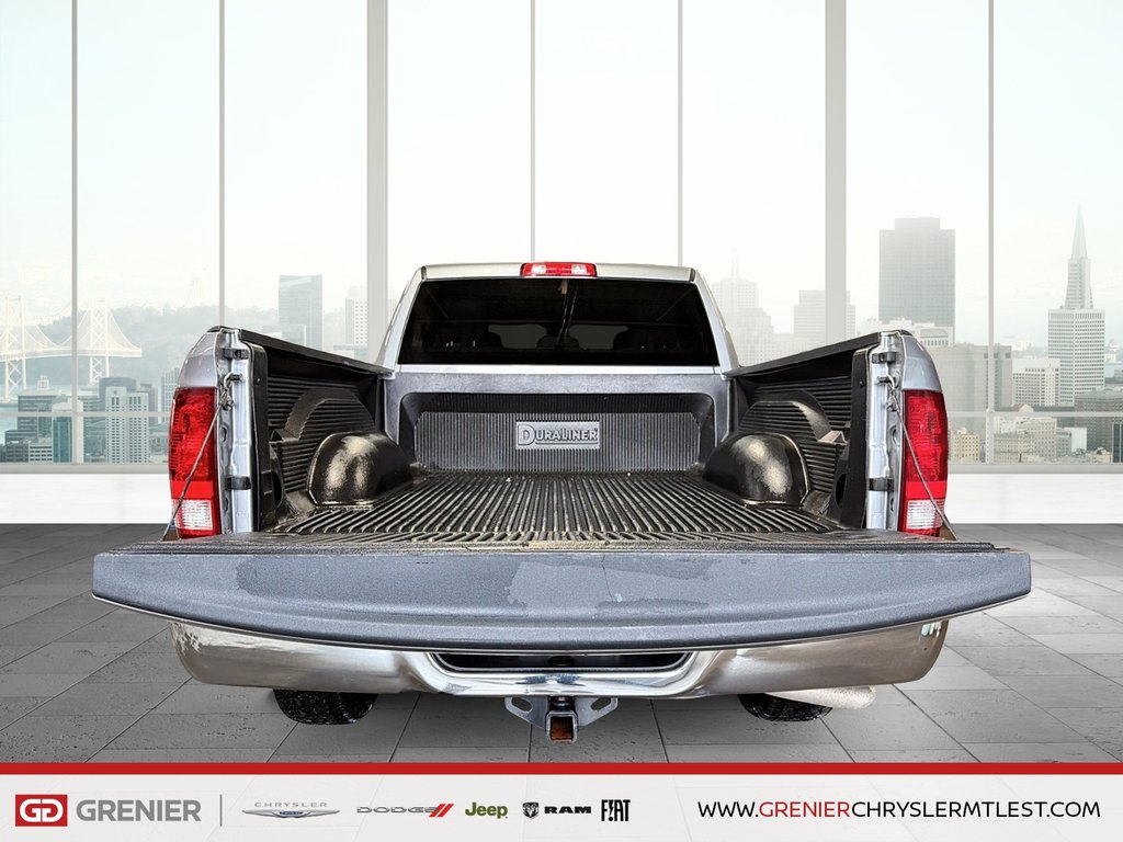 2023 Ram 1500 Classic SLT + 4X4 + CREW CAB + V6 3.6L + in Pointe-Aux-Trembles, Quebec - 17 - w1024h768px