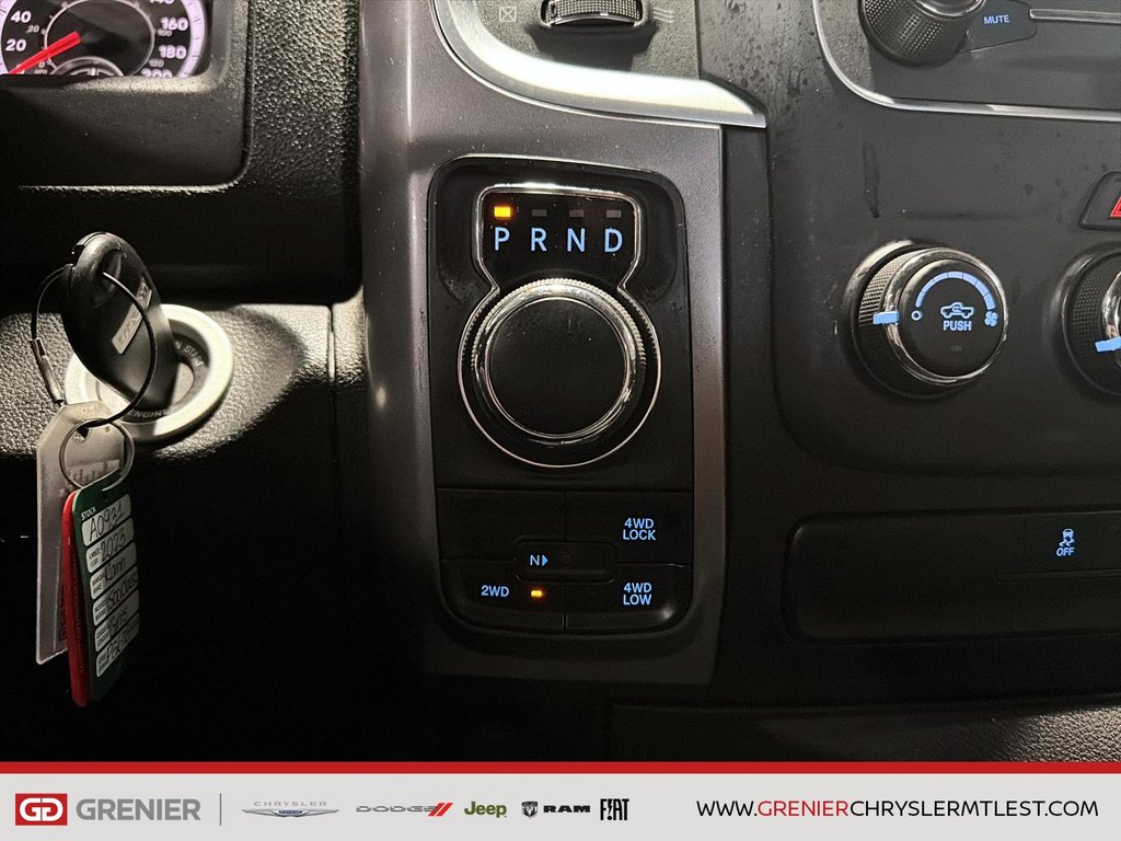2023 Ram 1500 Classic SLT + 4X4 + CREW CAB + V6 3.6L + in Pointe-Aux-Trembles, Quebec - 16 - w1024h768px