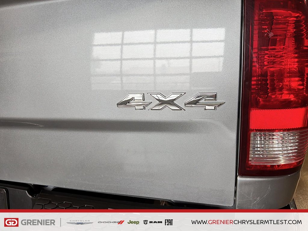 2023 Ram 1500 Classic SLT + 4X4 + CREW CAB + V6 3.6L + in Pointe-Aux-Trembles, Quebec - 4 - w1024h768px
