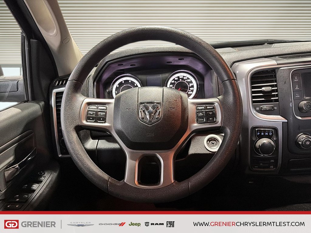 2023 Ram 1500 Classic SLT + 4X4 + CREW CAB + V6 3.6L + in Pointe-Aux-Trembles, Quebec - 11 - w1024h768px