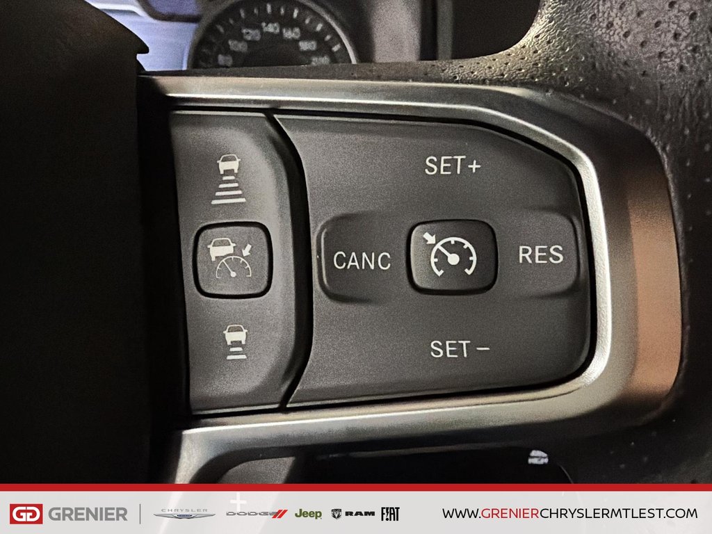 2026 Ram 1500 EXPRESS in Pointe-Aux-Trembles, Quebec - 12 - w1024h768px