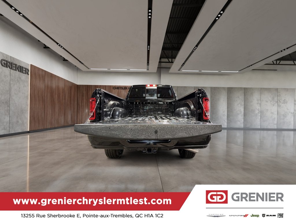 2026 Ram 2500 BLACK EXPRESS in Pointe-Aux-Trembles, Quebec - 16 - w1024h768px