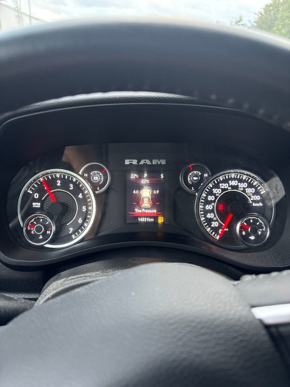 2024 Ram 3500 Big Horn in Pointe-Aux-Trembles, Quebec - 5 - w1024h768px