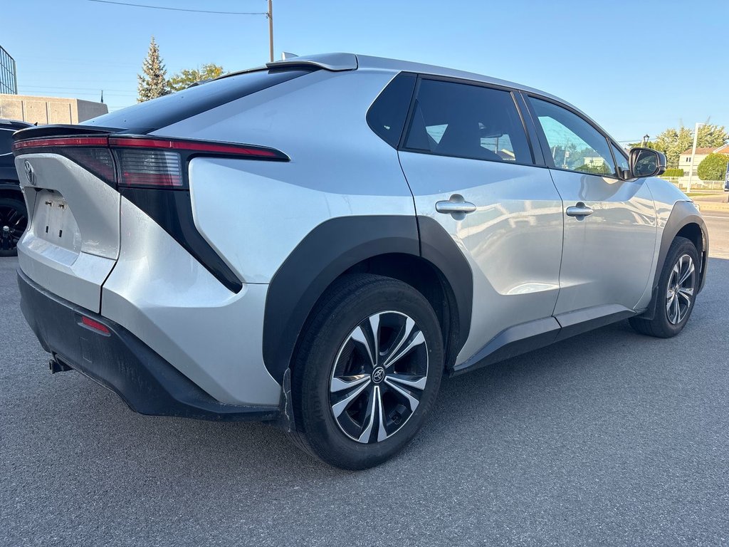 Toyota bZ4X LE 2023 à Pointe-Aux-Trembles, Québec - 11 - w1024h768px