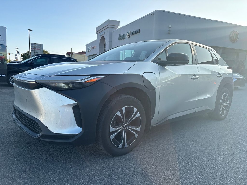 Toyota bZ4X LE 2023 à Pointe-Aux-Trembles, Québec - 1 - w1024h768px