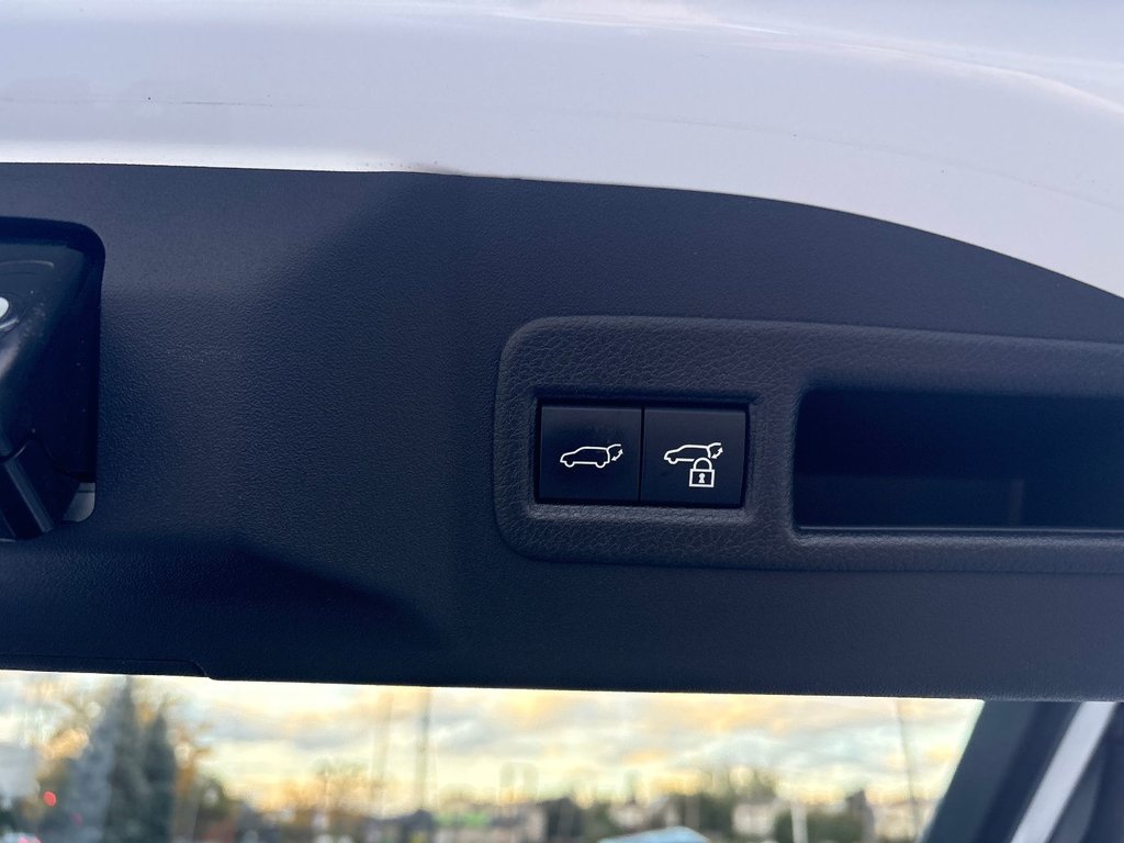 Toyota bZ4X XLE AWD 2023 à Pointe-Aux-Trembles, Québec - 18 - w1024h768px