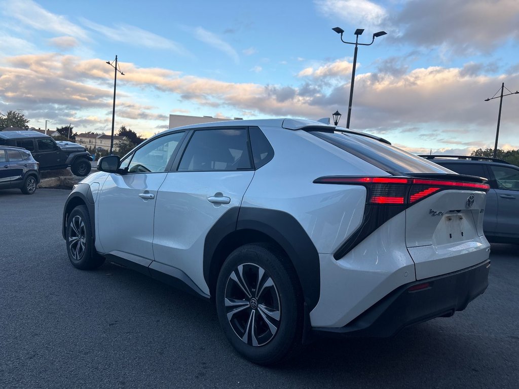 Toyota bZ4X XLE AWD 2023 à Pointe-Aux-Trembles, Québec - 15 - w1024h768px
