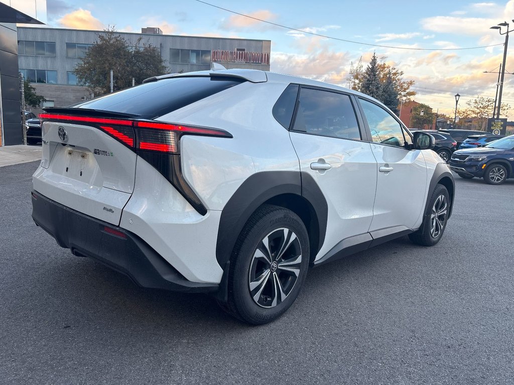 Toyota bZ4X XLE AWD 2023 à Pointe-Aux-Trembles, Québec - 11 - w1024h768px