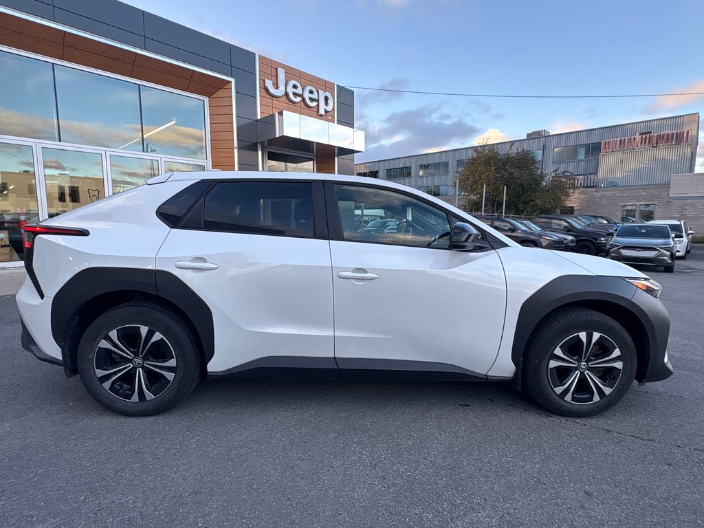 Toyota bZ4X XLE AWD 2023 à Pointe-Aux-Trembles, Québec - 9 - w1024h768px