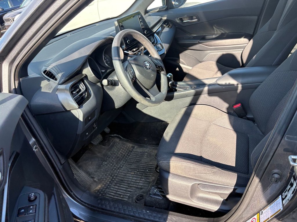 Toyota C-HR LX 2019 à Pointe-Aux-Trembles, Québec - 8 - w1024h768px