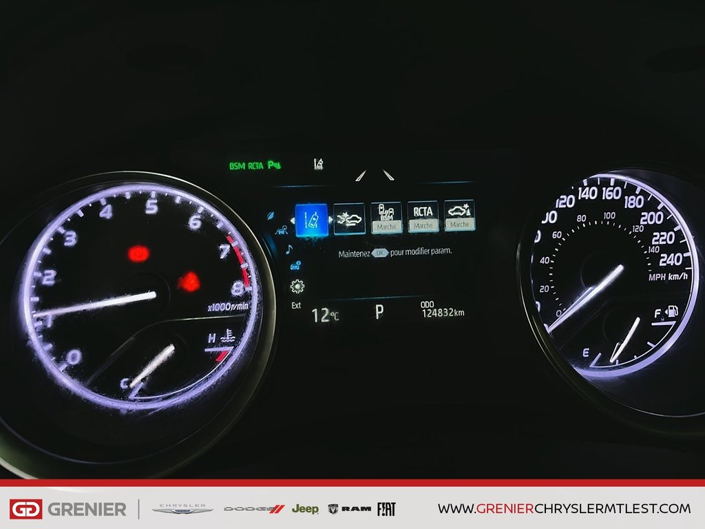 Toyota Camry XLE + TOIT OUVRANT PANO + CARPLAY 2018 à Pointe-Aux-Trembles, Québec - 10 - w1024h768px