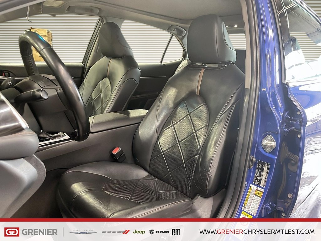 Toyota Camry XLE + TOIT OUVRANT PANO + CARPLAY 2018 à Pointe-Aux-Trembles, Québec - 7 - w1024h768px