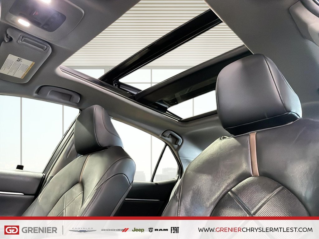 Toyota Camry XLE + TOIT OUVRANT PANO + CARPLAY 2018 à Pointe-Aux-Trembles, Québec - 12 - w1024h768px