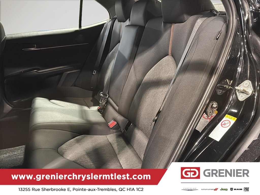 2018 Toyota Camry LE in Pointe-Aux-Trembles, Quebec - 14 - w1024h768px