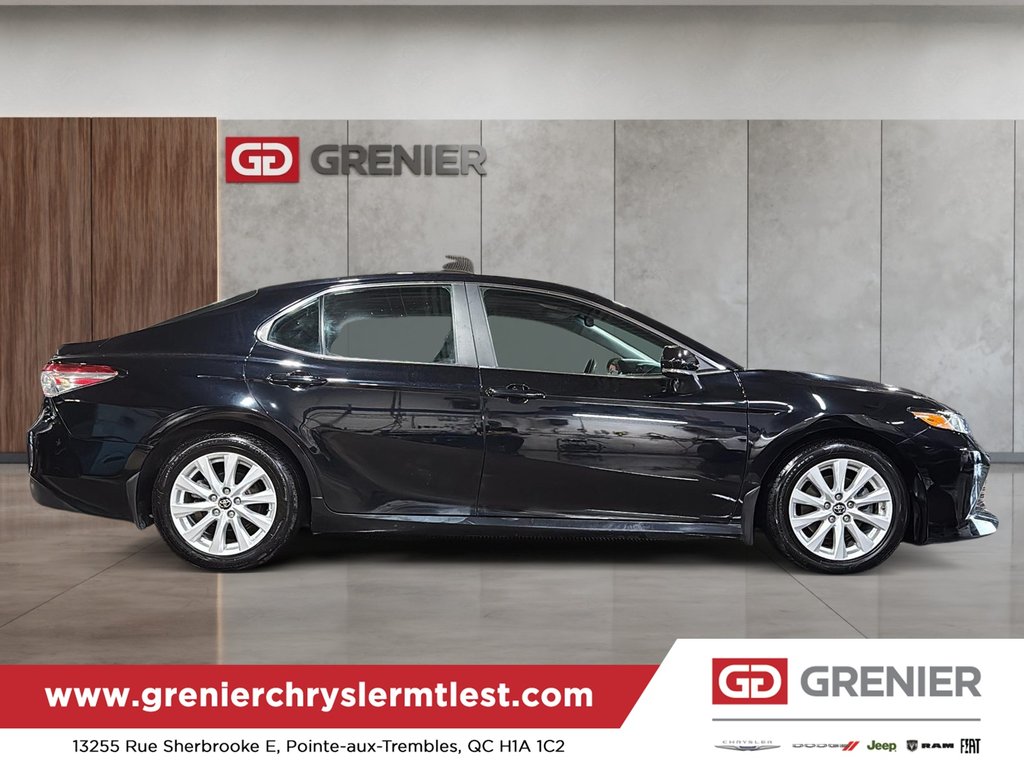 2018 Toyota Camry LE in Pointe-Aux-Trembles, Quebec - 9 - w1024h768px