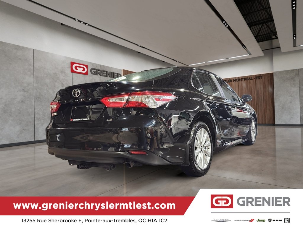 2018 Toyota Camry LE in Pointe-Aux-Trembles, Quebec - 7 - w1024h768px