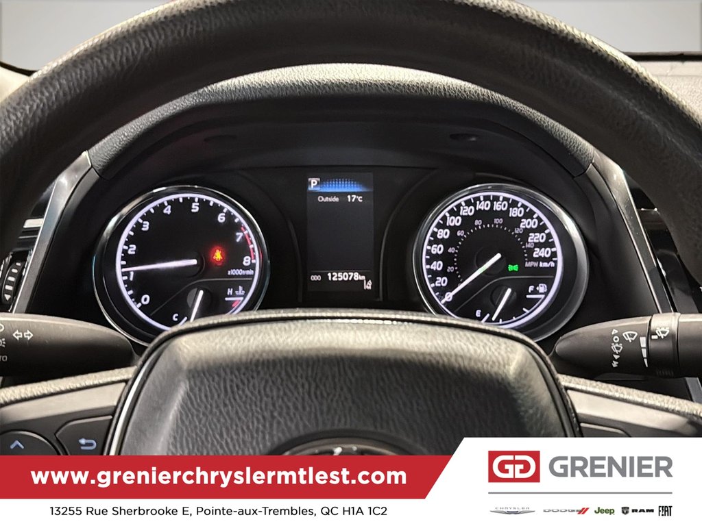 2018 Toyota Camry LE in Pointe-Aux-Trembles, Quebec - 24 - w1024h768px