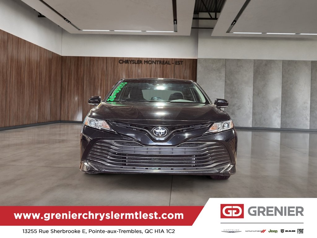 2018 Toyota Camry LE in Pointe-Aux-Trembles, Quebec - 12 - w1024h768px