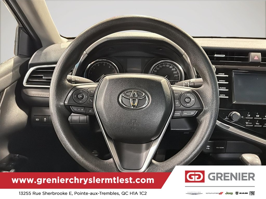 2018 Toyota Camry LE in Pointe-Aux-Trembles, Quebec - 21 - w1024h768px