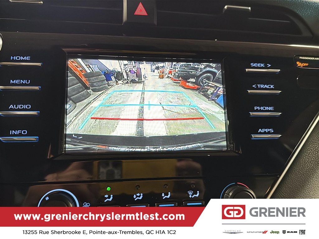 2018 Toyota Camry LE in Pointe-Aux-Trembles, Quebec - 25 - w1024h768px