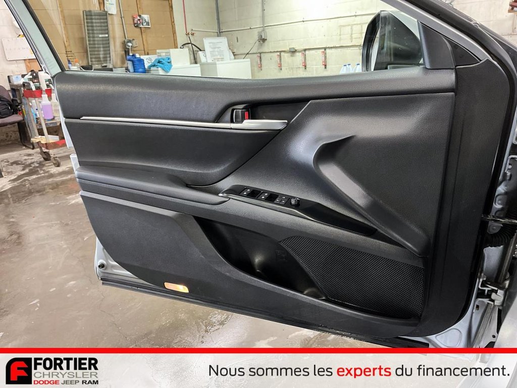 Toyota Camry SE + CUIR + CAMERA DE RECUL 2019 à Pointe-Aux-Trembles, Québec - 13 - w1024h768px