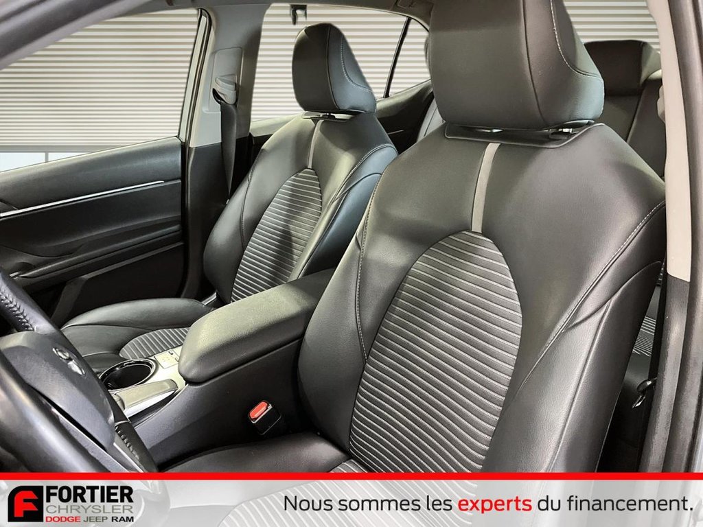 Toyota Camry SE + CUIR + CAMERA DE RECUL 2019 à Pointe-Aux-Trembles, Québec - 10 - w1024h768px