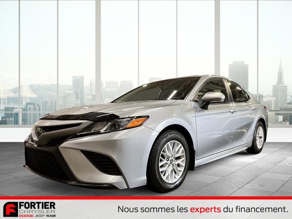 Toyota Camry SE + CUIR + CAMERA DE RECUL 2019 à Pointe-Aux-Trembles, Québec - 1 - w1024h768px