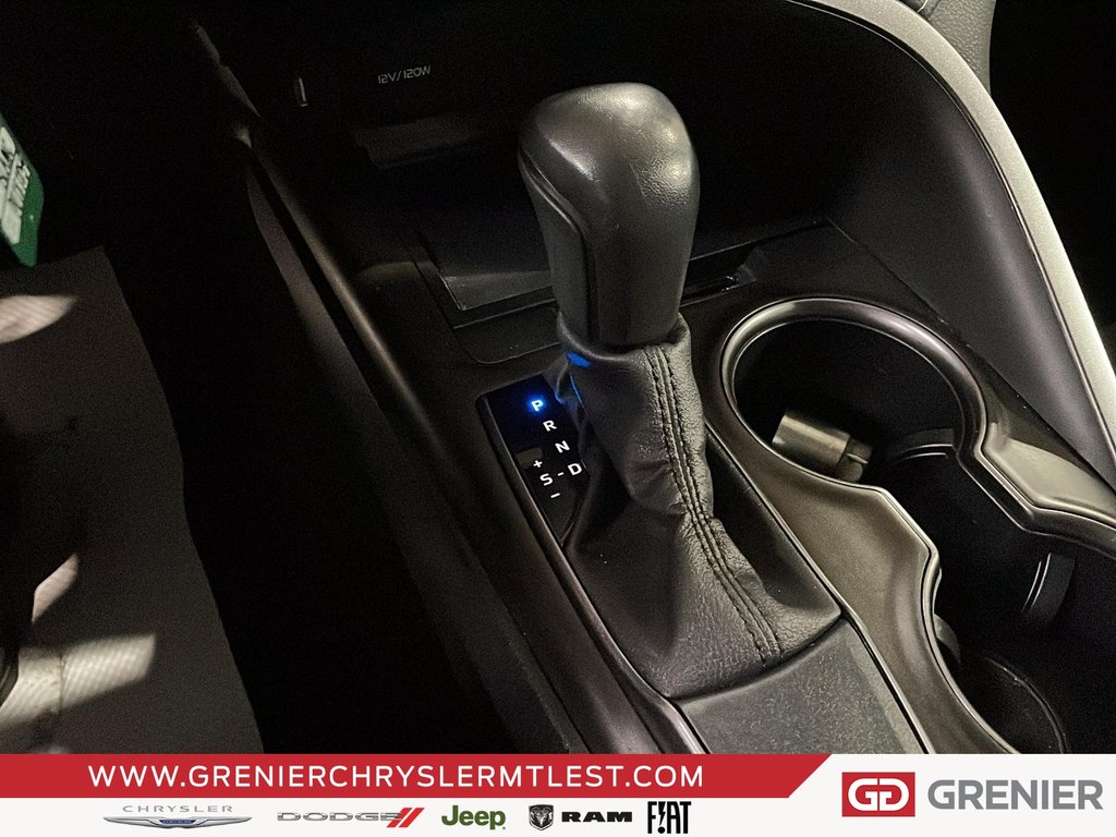 2023 Toyota Camry SE + CUIR + CARPLAY in Pointe-Aux-Trembles, Quebec - 11 - w1024h768px