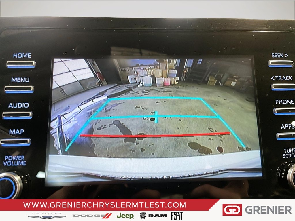 2023 Toyota Camry SE + CUIR + CARPLAY in Pointe-Aux-Trembles, Quebec - 12 - w1024h768px