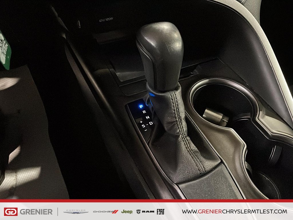 Toyota Camry SE + CUIR + CARPLAY 2023 à Pointe-Aux-Trembles, Québec - 11 - w1024h768px