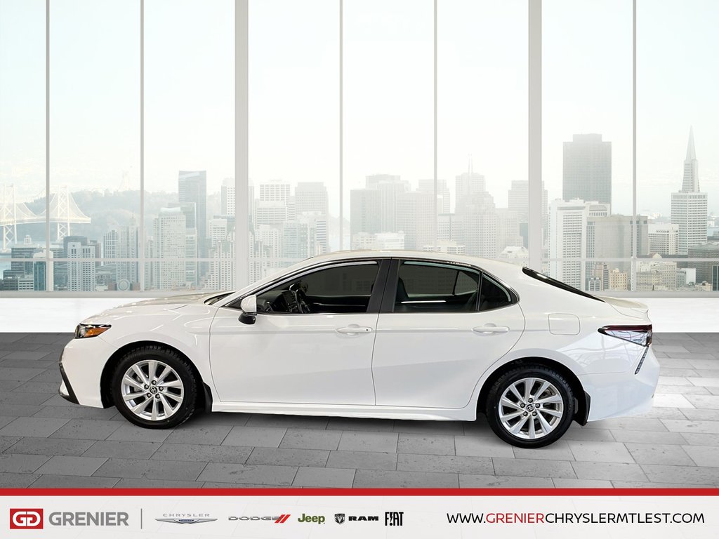Toyota Camry SE + CUIR + CARPLAY 2023 à Pointe-Aux-Trembles, Québec - 5 - w1024h768px