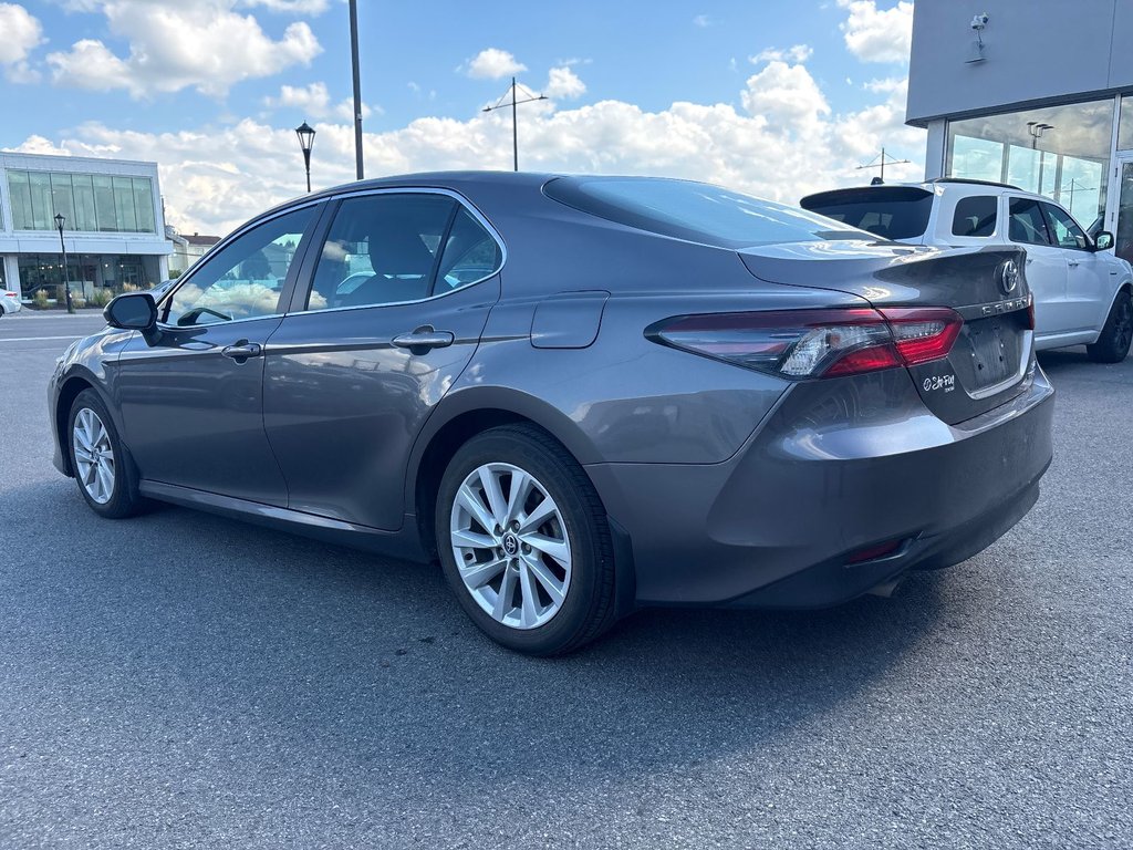 Toyota Camry Hybrid LE 2023 à Pointe-Aux-Trembles, Québec - 14 - w1024h768px