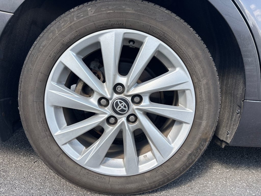 Toyota Camry Hybrid LE 2023 à Pointe-Aux-Trembles, Québec - 8 - w1024h768px