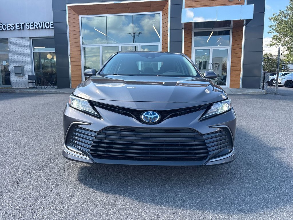 Toyota Camry Hybrid LE 2023 à Pointe-Aux-Trembles, Québec - 3 - w1024h768px