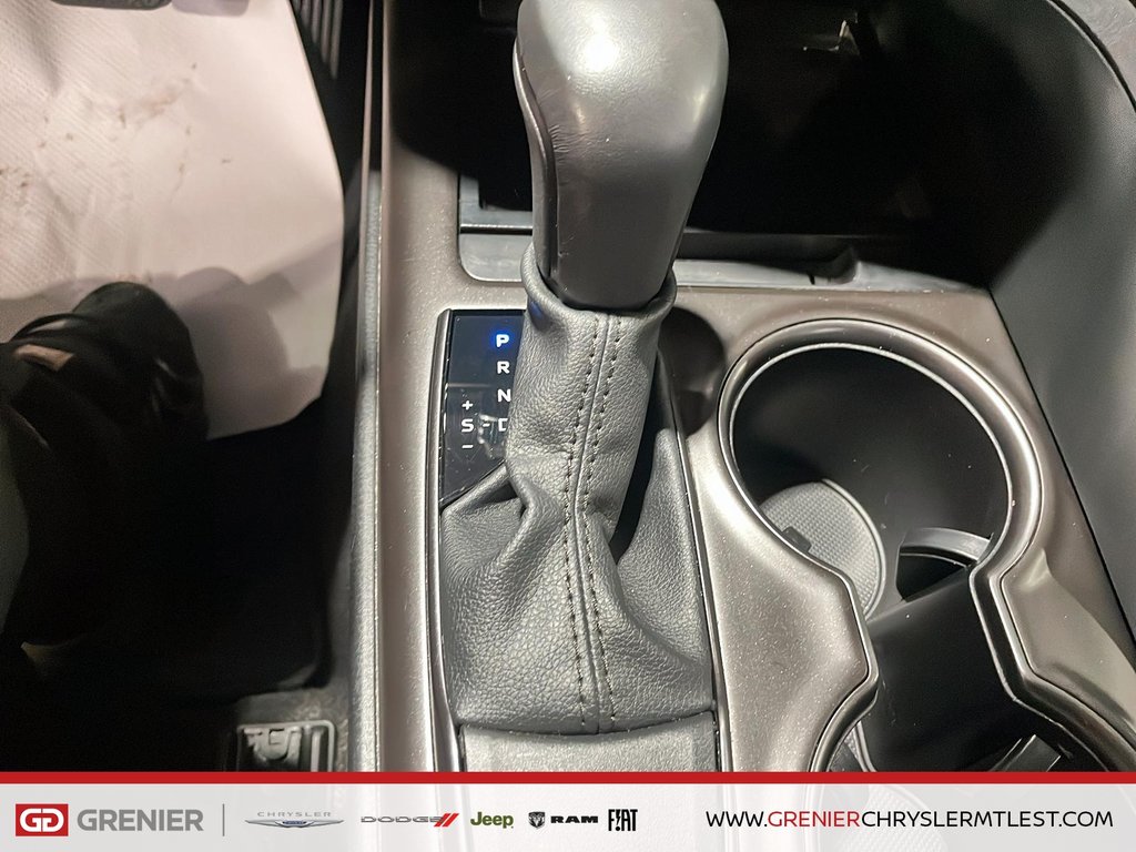 2024 Toyota Camry SE + CUIR + CARPLAY in Pointe-Aux-Trembles, Quebec - 15 - w1024h768px