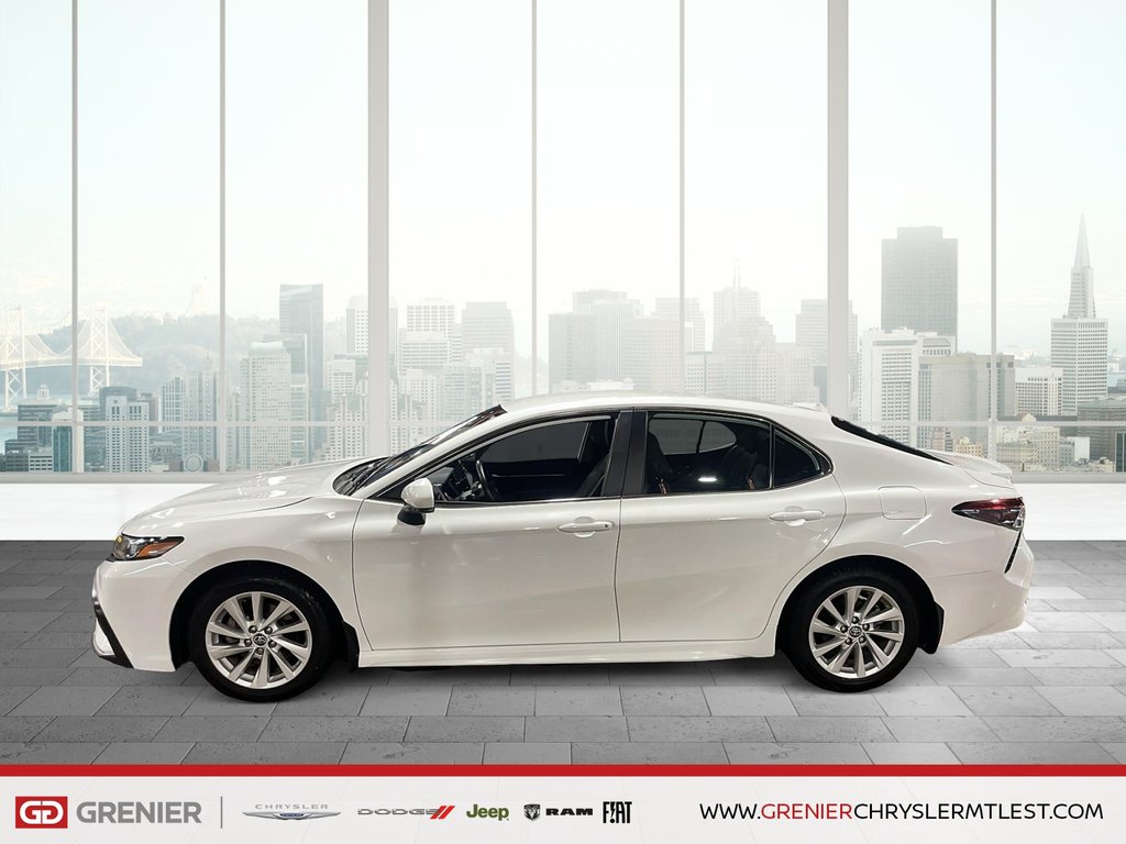 2024 Toyota Camry SE + CUIR + CARPLAY in Pointe-Aux-Trembles, Quebec - 5 - w1024h768px
