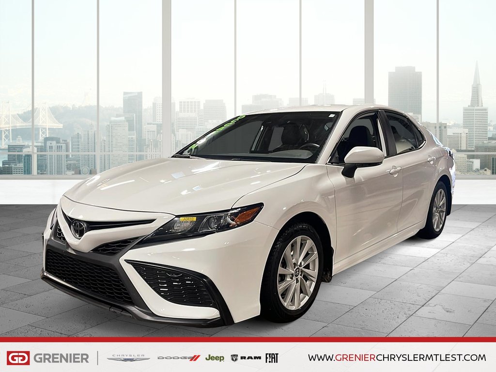 2024 Toyota Camry SE + CUIR + CARPLAY in Pointe-Aux-Trembles, Quebec - 1 - w1024h768px