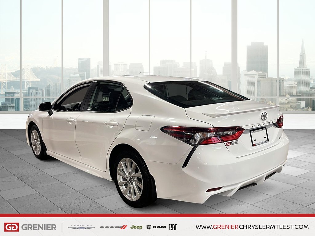 2024 Toyota Camry SE + CUIR + CARPLAY in Pointe-Aux-Trembles, Quebec - 4 - w1024h768px