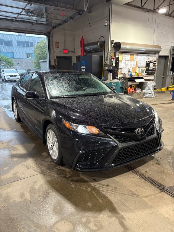 Toyota Camry SE AWD 2024 à Pointe-Aux-Trembles, Québec - 2 - w1024h768px