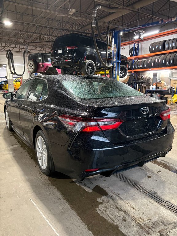 Toyota Camry SE AWD 2024 à Pointe-Aux-Trembles, Québec - 4 - w1024h768px