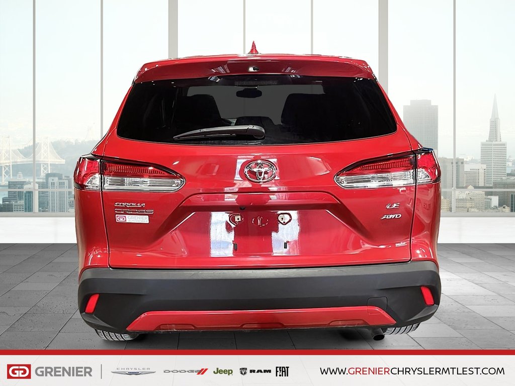 2022 Toyota COROLLA CROSS LE + AWD + CLIMATISATION + AIDE AU SUIVI DE VOIE in Pointe-Aux-Trembles, Quebec - 3 - w1024h768px