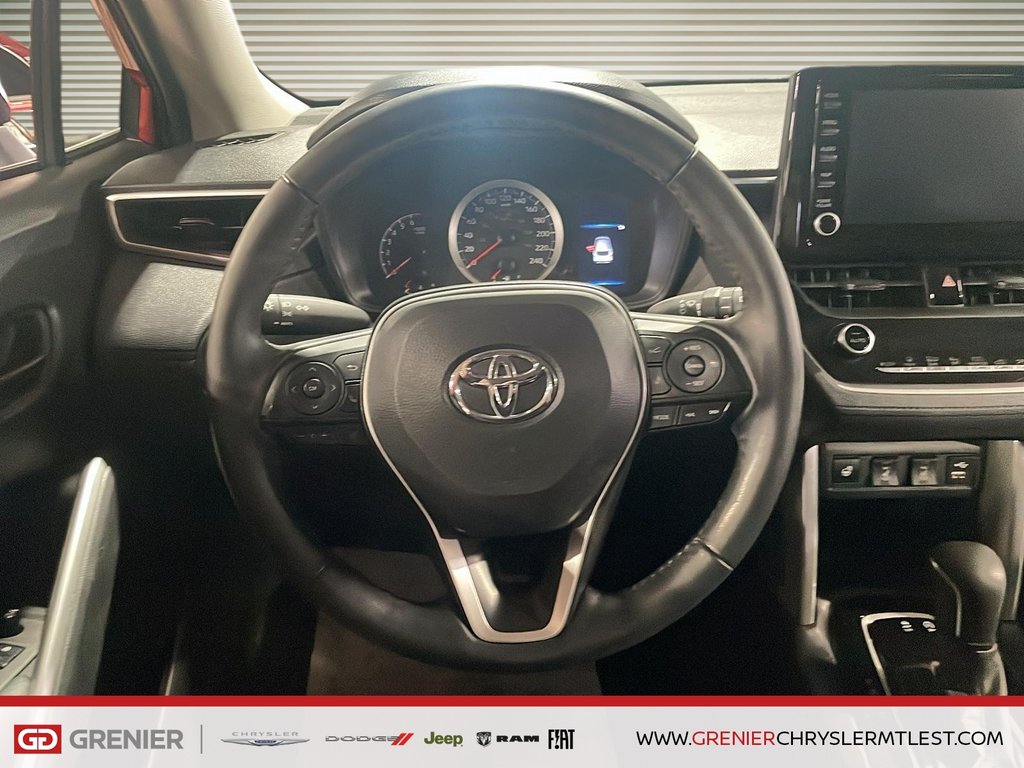 2022 Toyota COROLLA CROSS LE + AWD + CLIMATISATION + AIDE AU SUIVI DE VOIE in Pointe-Aux-Trembles, Quebec - 9 - w1024h768px