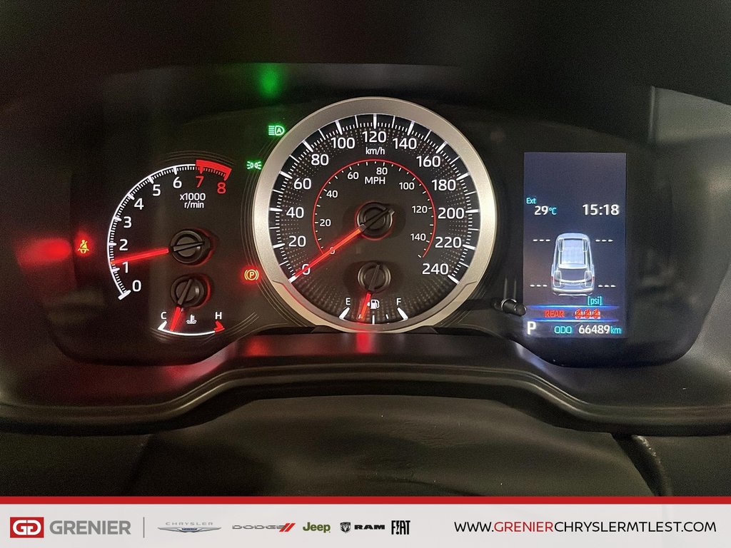 2022 Toyota COROLLA CROSS LE + AWD + CLIMATISATION + AIDE AU SUIVI DE VOIE in Pointe-Aux-Trembles, Quebec - 10 - w1024h768px