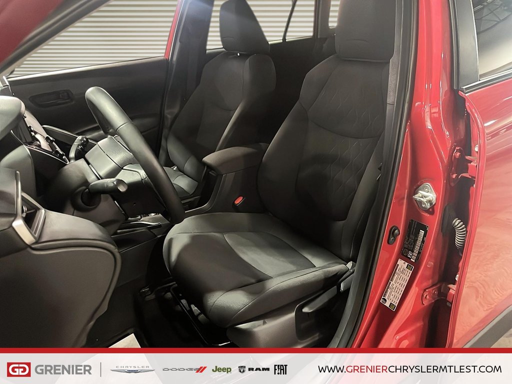 2022 Toyota COROLLA CROSS LE + AWD + CLIMATISATION + AIDE AU SUIVI DE VOIE in Pointe-Aux-Trembles, Quebec - 7 - w1024h768px