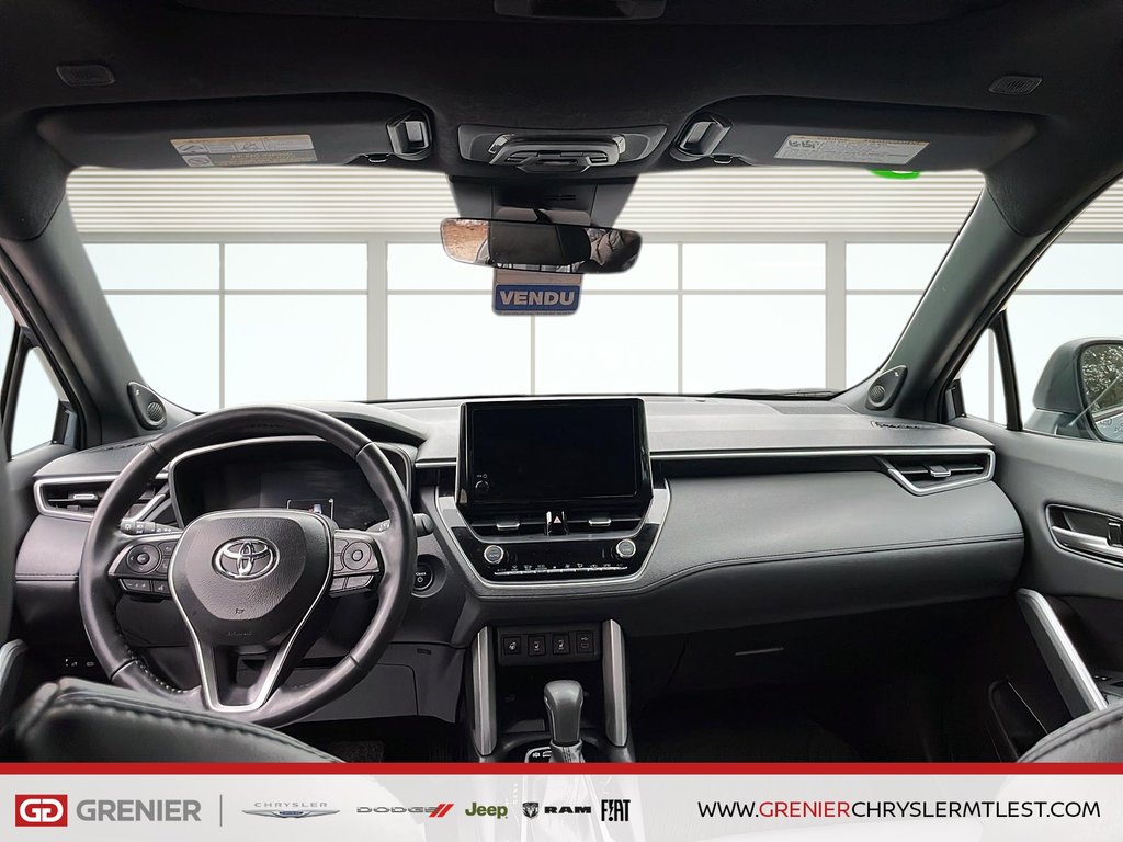 2024 Toyota Corolla Cross XSE HYBRIDE + AWD + TOIT OUVRANT in Pointe-Aux-Trembles, Quebec - 7 - w1024h768px