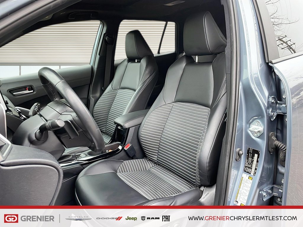 2024 Toyota Corolla Cross XSE HYBRIDE + AWD + TOIT OUVRANT in Pointe-Aux-Trembles, Quebec - 6 - w1024h768px