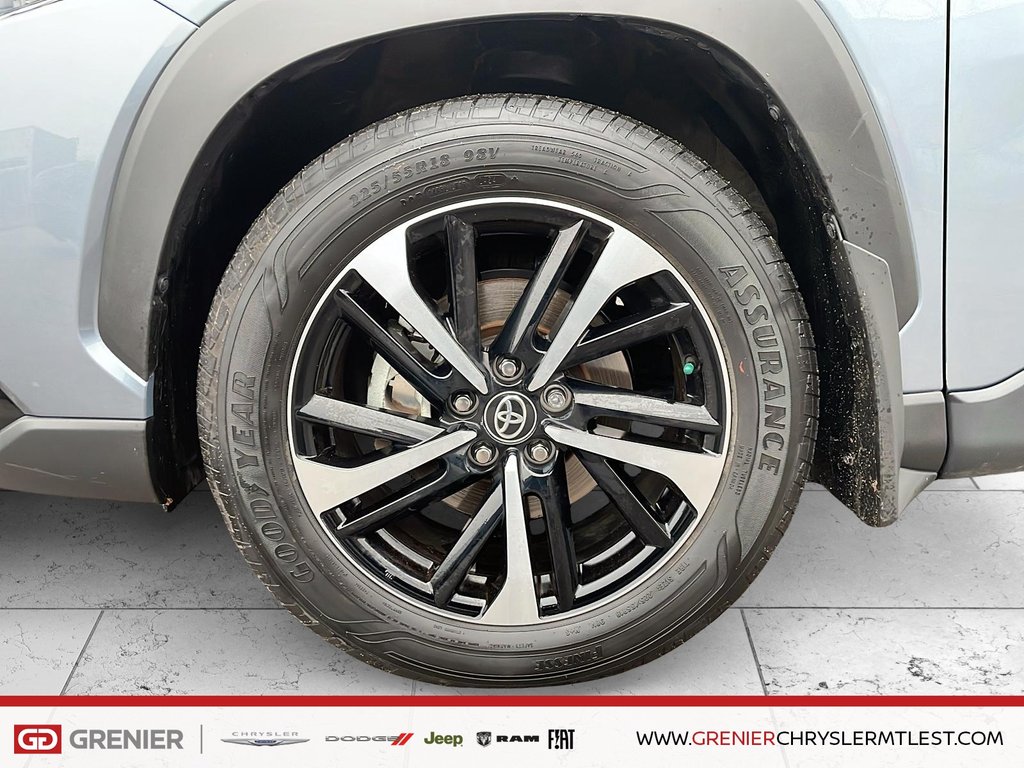 2024 Toyota Corolla Cross XSE HYBRIDE + AWD + TOIT OUVRANT in Pointe-Aux-Trembles, Quebec - 5 - w1024h768px